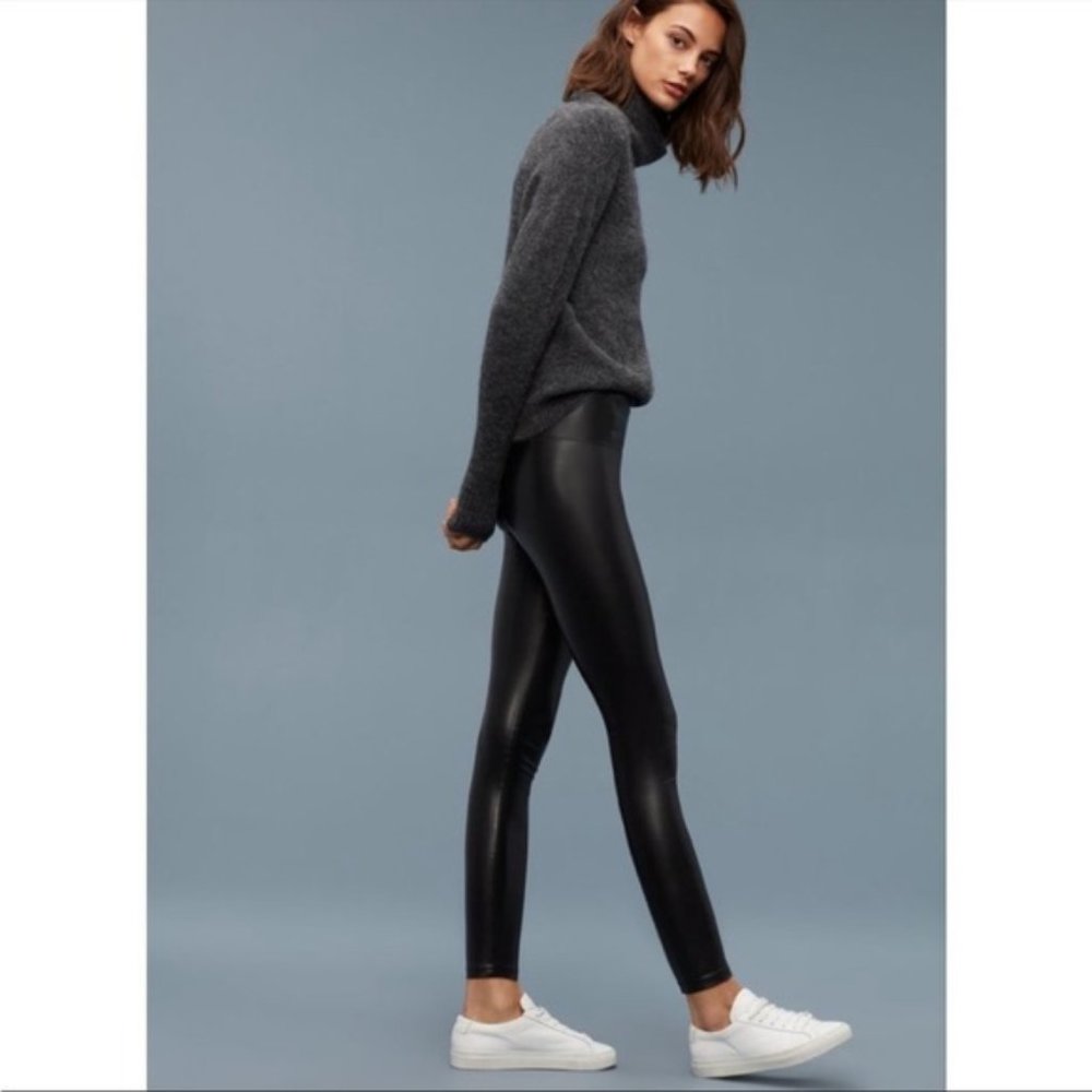 Aritzia Wilfred Free Daria Black Faux Vegan Leather Leggings Pants small EUC